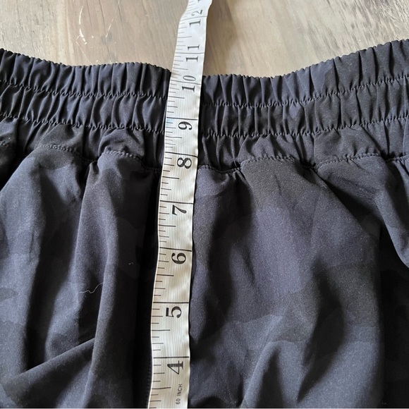 Lululemon Track That Shorts Womens 6 Deep Coal Camo 3" High Rise Heritage 365 - Picture 9 of 11